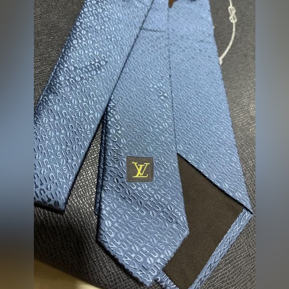Louis Vuitton Ties - Picture 3 of 5